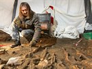 Archeologov ze Zpadoeskho institutu pamtek zkoumali podlo nmst v...