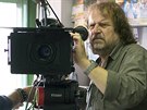 Kameraman Vladimír Holomek pi natáení v Srní