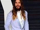 Herec Jared Leto se vdy rád odlioval, proto jeho smoking ve svtle modrém...