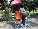 Tradiní rande na kole s paraplíkem