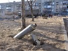 Raketa v centru Debalceve dopadla v tsné blízkosti bunkru (únor 2015).