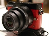 Fotoapart Panasonic DMC-GF7 pat do kategorie systmovch fotoapart s...