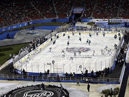 Duel NHL mezi San Jose a Los Angeles se hrl na stadionu, jen je domcm...