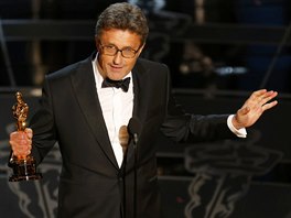 Polský reisér Pawel Pawlikowski drí Oscara, kterého získal za nejlepí...