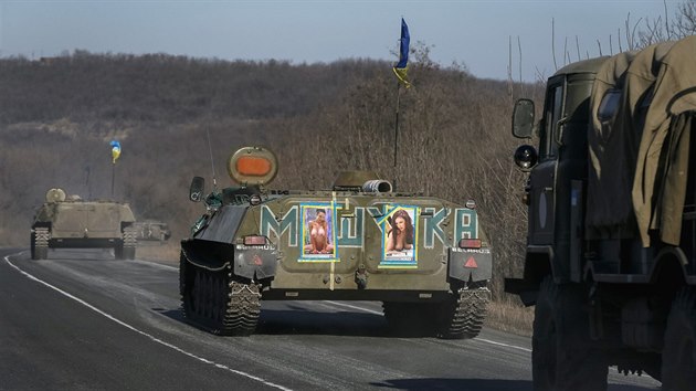Ukrajinsk transportry u Artmivsku (25. nora 2015)