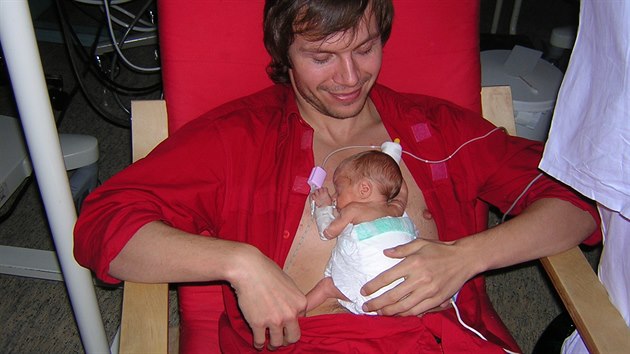 Architekt Petr Schwarzbeck si pi narozen dcery sm vyzkouel, jak intimitu rodi s nedonoenm novorozencem naruuje technick prosted nemocnice.