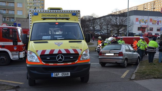 idika na parkoviti patn zajistila svou felicii, ta se rozjela a srazila mladou enu (21.2.2015)