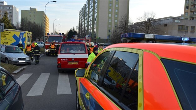 idika na parkoviti patn zajistila svou felicii, ta se rozjela a srazila mladou enu (21.2.2015)