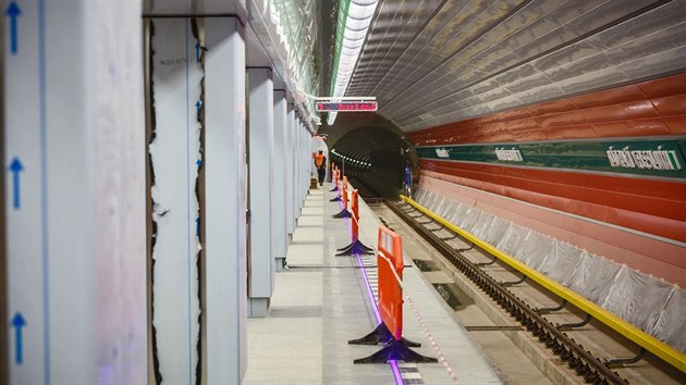 Stanice metra Nádraží Veleslavín těsně před svým dokončením (20.2.2015)
