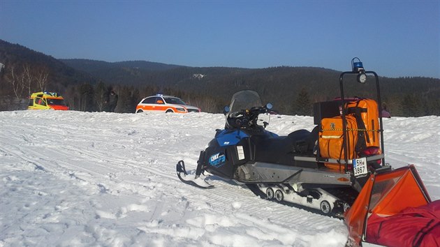 Pro zrannou Nmku ve skiarelu na Bublav letl nmeck vrtulnk.