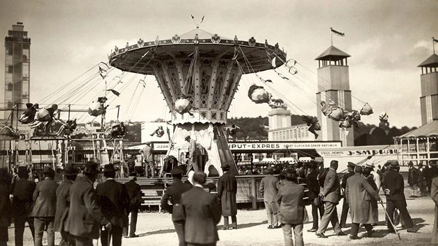 Vstava v roce 1928 byla pojata obrnji. Prezentovalo se na n napklad eskoslovensk stavebnictv. Nechybly vak ani kolotoe a zbava. Na akci dorazilo dohromady 2,7 milionu nvtvnk.