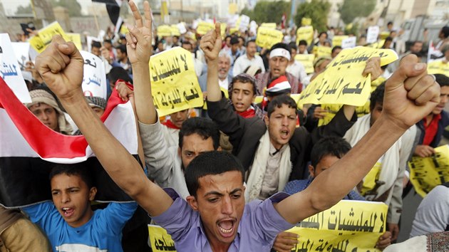 V pondl za nvrat Hadho do prezidentskho adu protestovaly tisce lid v jihojemenskm Tizzu (23. nora)