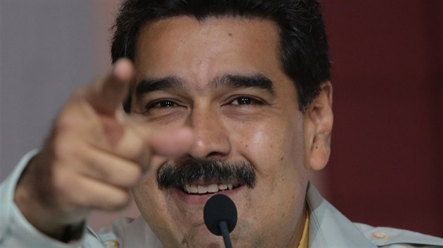 Prezident Venezuely Nicolas Maduro na mtinku s pznivci v Caracasu. Ve tvrtek byl zaten starosta hlavnho msta Antonio Ledezma (19. nora 2015).