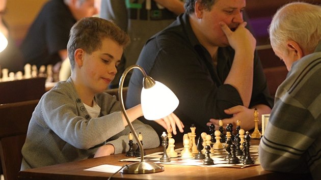 V sále Postřižinského pivovaru v Dalešicích proběhl přátelský turnaj v rapid šachu (28. února 2015).