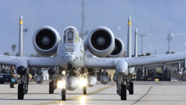 USA vyslaly do Evropy tucet letoun A-10 Thunderbolt II z arizonskho Davis-Monthan