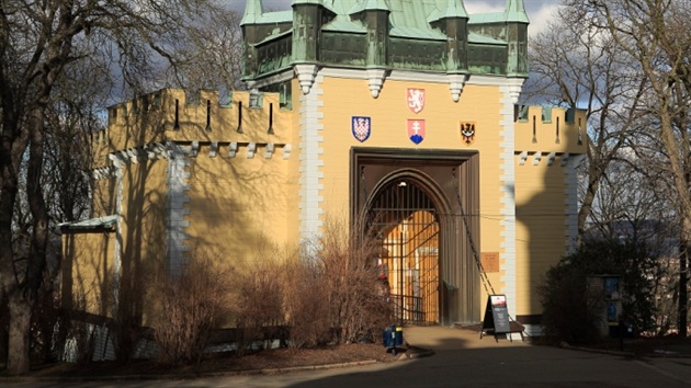 Zrcadlové bludi�t� na Pet�ín� vzniklo pro Jubilejní výstavu v 1891. Je to...