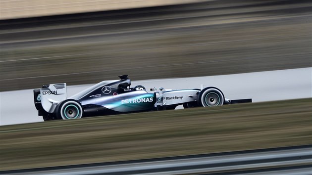 Nico Rosberg z týmu Mercedes v závreném testování ped startem mistrovství...