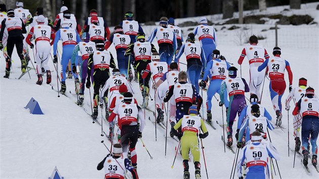 Startovn pole skiatlonu na MS ve Falunu.