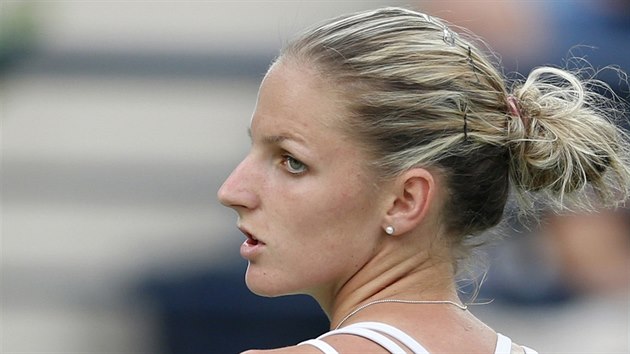 Karolína Plí�ková se raduje po povedeném úderu v semifinále na turnaji v Dubaji.