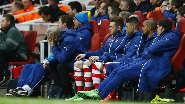 MIZRIE. Arsenal pod vedenm koue Arsena Wengera (vlevo) prv doma inkasoval od Monaka.