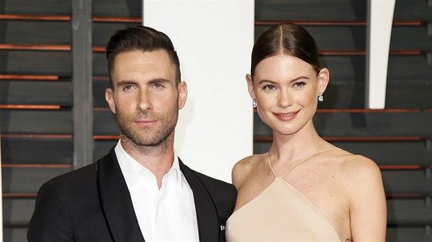 Adam Levine a Behati Prinsloo (Los Angeles, 23. nora 2015)