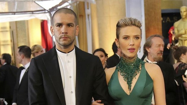 Romain Dauriac a Scarlett Johanssonová (Los Angeles, 22. února 2015)