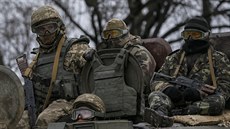 Ukrajintí vojáci na východ zem (28. února 2015).