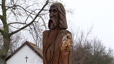 Z devné sochy Poutníka v Blatnice na Hodonínsku zbylo jen torzo.