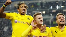 FANOUCI, NESLYÍM VÁS. Marco Reus (uprosted), oslavuje svj gól se spoluhrái...