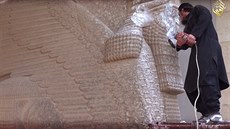 Islamisté zniili sochy z dob Asyrské íe (26. února)