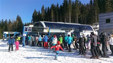 Milovníci pohybu mohou vyuít sjezdaské i lyaské trasy na Dolní Morav, pop. zamíit na atraktivní doprovodné akce. 