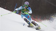 árka Strachová ve slalomu v Mariboru.
