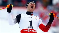 Raku�an Bernhard Gruber slaví ve Falunu zisk titulu mistra sv�ta v severské...