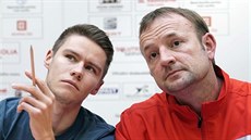 Pavel Maslák (vlevo) a éftrenér eského atletického svazu Tomá Dvoák na...