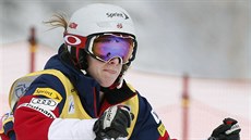 Hannah Kearneyová mí�í pro výhru v závod� SP boula�ek v japonském Tazawaku.
