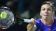 RETURN. Simona Halepová ve finále turnaje v Dubaji proti Karolín Plíkové