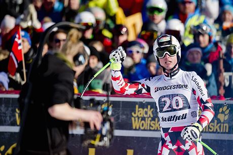 Rakouský lya Hannes Reichelt v cíli vítzného sjezdu v Kvitfjellu.
