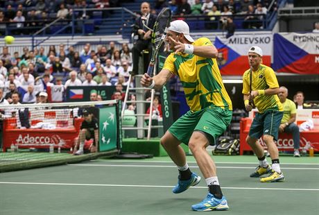 Australané Sam Groth (v popedí) a Lleyton Hewitt bojují o vítzný bod s eskými tenisty. | na serveru Lidovky.cz | aktuln zprvy