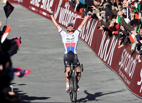 TAKHLE PEDLONI TYBAR SLAVIL. Strade Bianche jel tybar poprvé a byla to premiéra vítzná. 