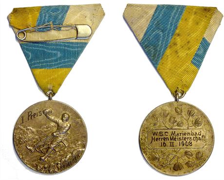 Nový exponát mariánskolázeského muzea - medaile z bobových závod v roce 1908.