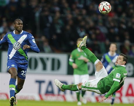 Zlatko Junuzovi z Brém vystihl nky v utkání s Wolfsburgem.
