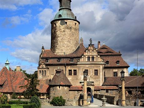 Hrad leí u polského msta Lesna nedaleko eských hranic. 