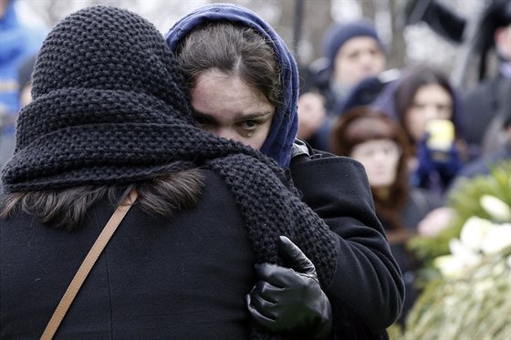 Žanna Němcovová na pohřbu svého otce. (3. března 2015)