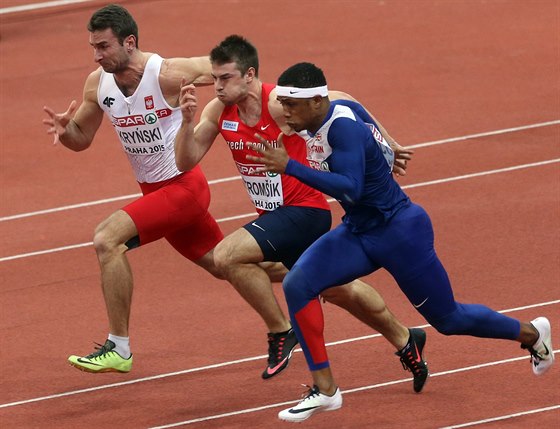 Zdeněk Stromšík (uprostřed) skončil pátý v rozběhu na 60 metrů, čas 6,74 na...