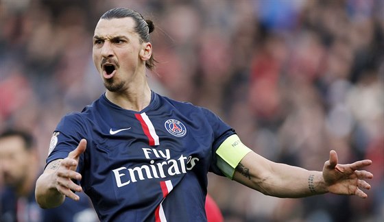 ZKUSÍ NCO JINÉHO? Po tech letech v Paris Saint-Germain by Zlatan Ibrahimovic mohl zamíit do anglické Premier League.