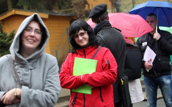 Rodie pi zápisech v Mateské kole v Údolní ulici vytvoili frontu.