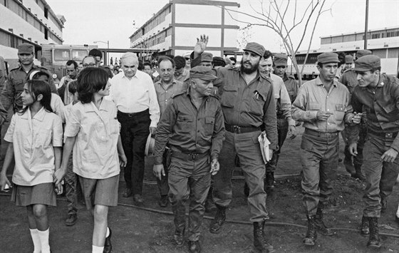 Fidel Castro otevírá novou školu. Podle některých svědectví si dopřával i...