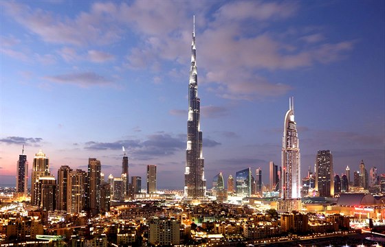 Burd Chalífa v Dubaji drí s 828 metry a 162 patry rekord od roku 2008
