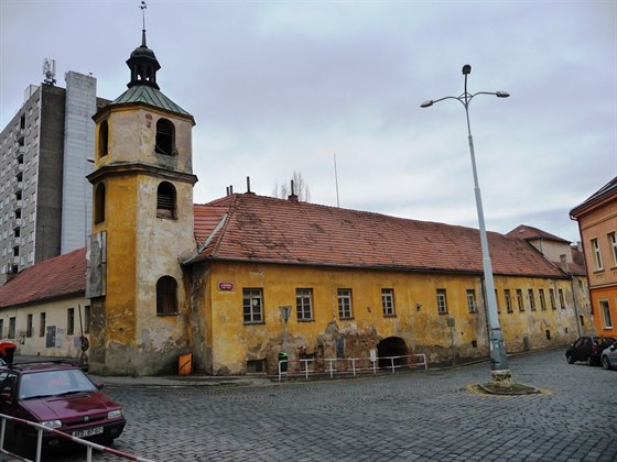 Zvonice Dominikánského dvora na rohu Branické a Jiskrovy ulice.