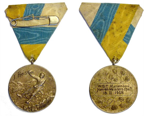 Nový exponát mariánskolázeňského muzea - medaile z bobových závodů v roce 1908.